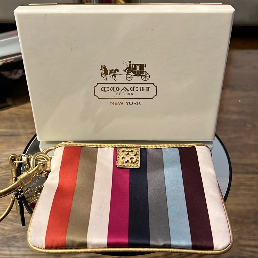 NWOT!!  COACH wristlet😍